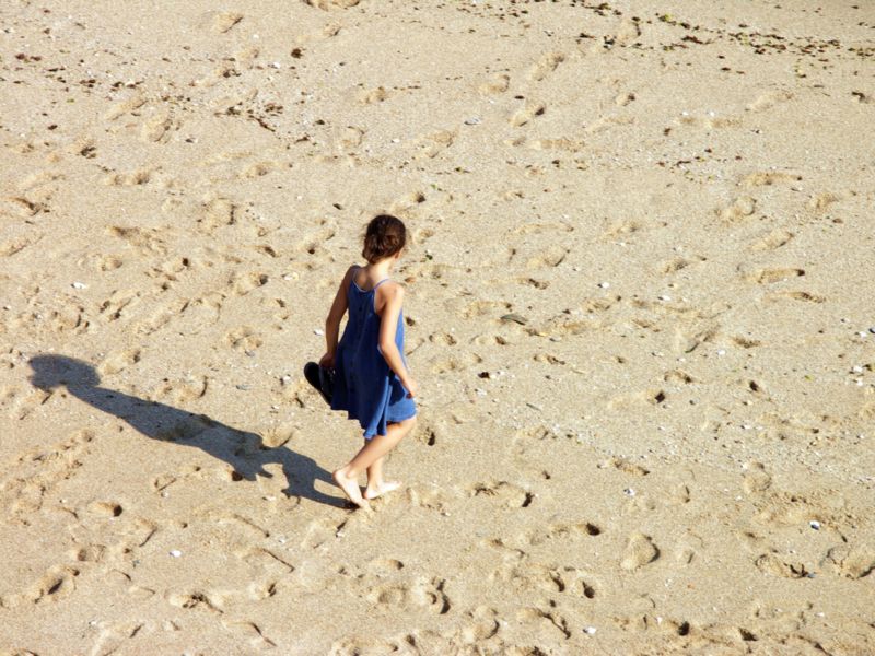 File:Girl-on-beach.jpg