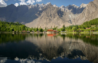 File:Shangrila Resorts.jpg