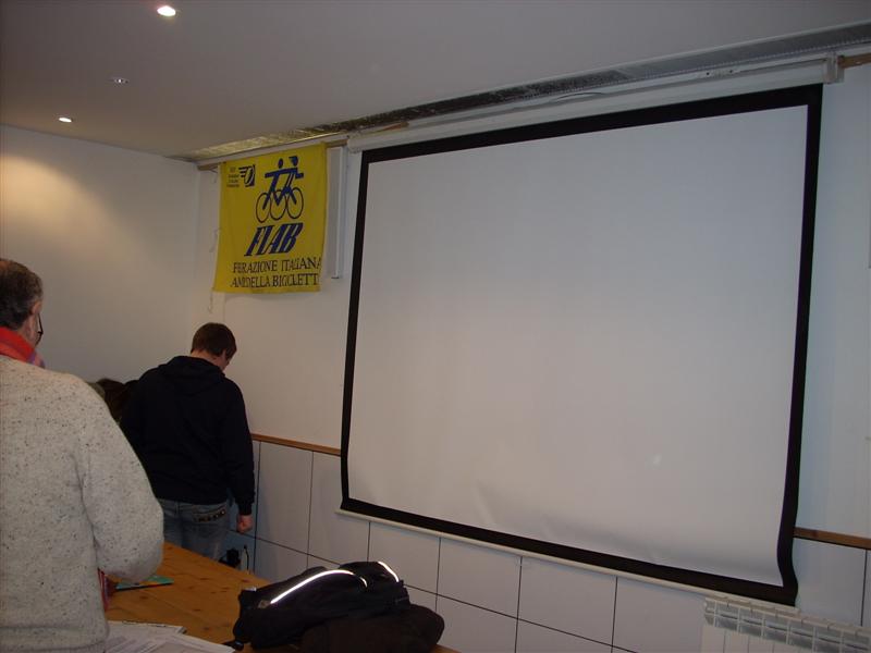 File:Perlustrazione 17-feb-Schermo proiettore.jpg