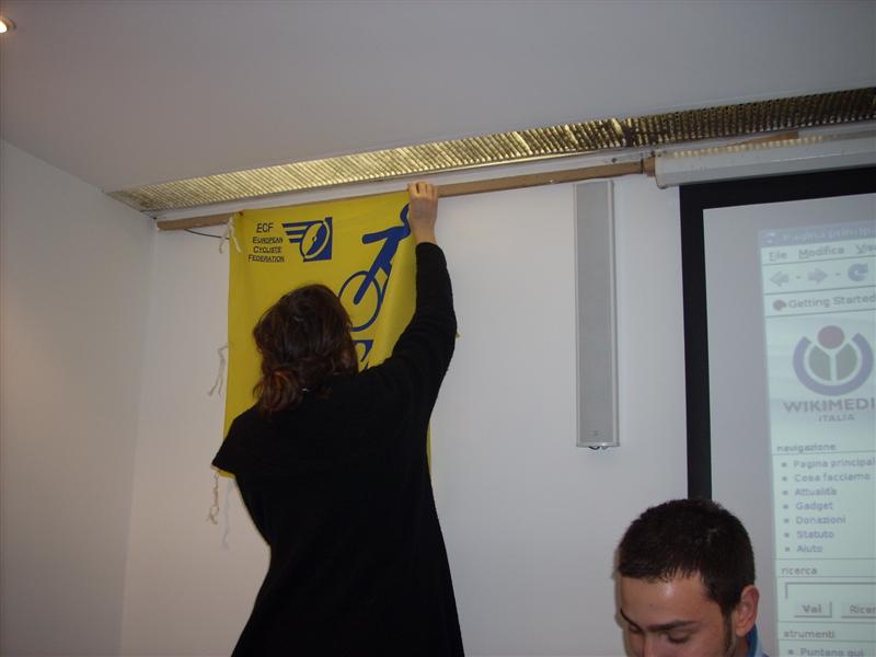 File:Perlustrazione 17-feb-Striscioni.jpg