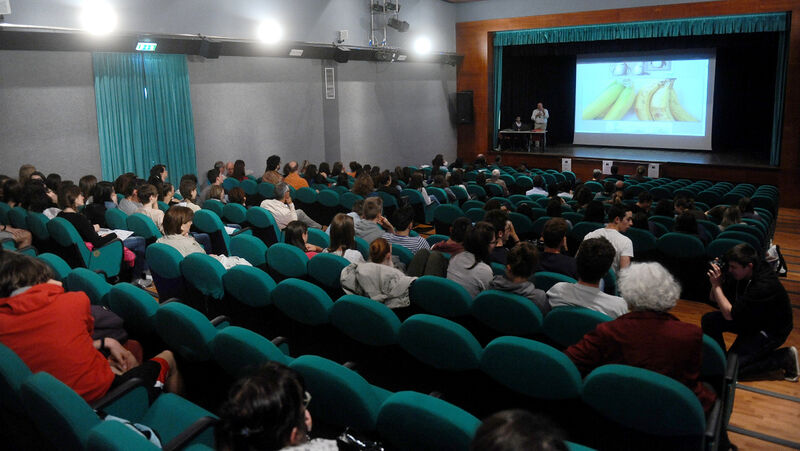 File:Adotta una voce di Wikipedia al Degasperi.JPG