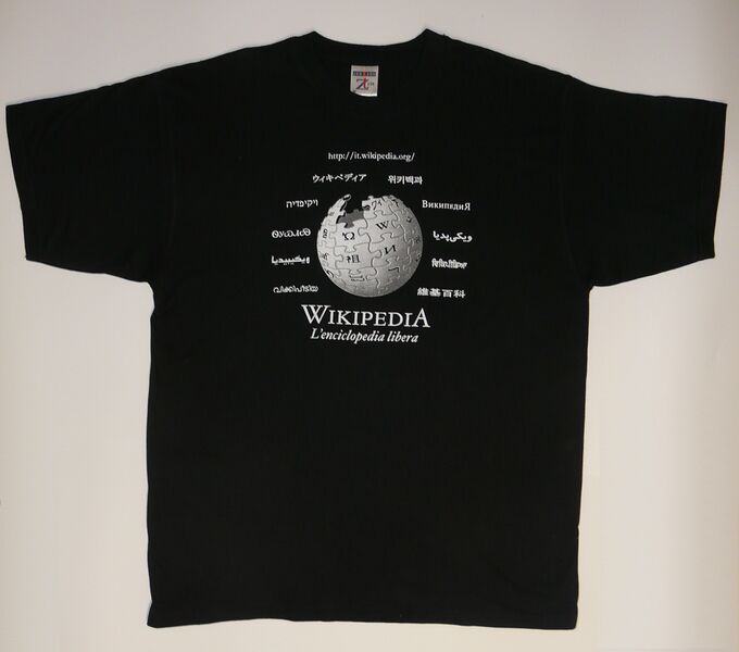 File:T-shirt Wikipedia nere uomo.jpg