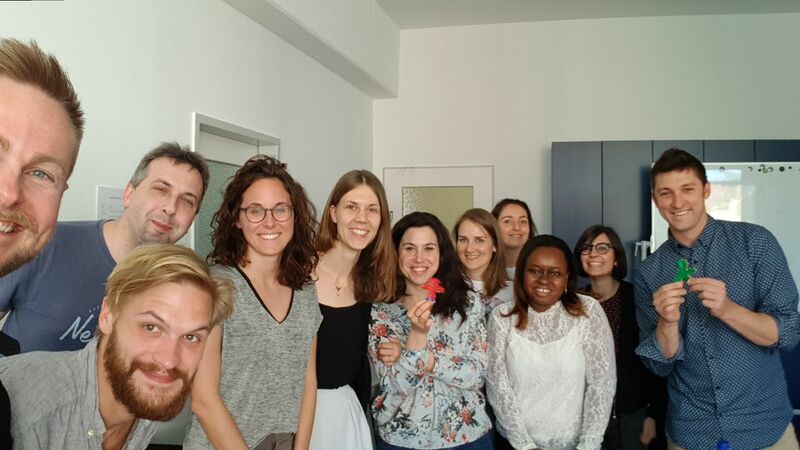 File:Communication selfie.jpg