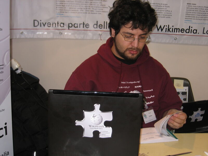 File:Adesivi puzzle tessera Wikipedia.jpg