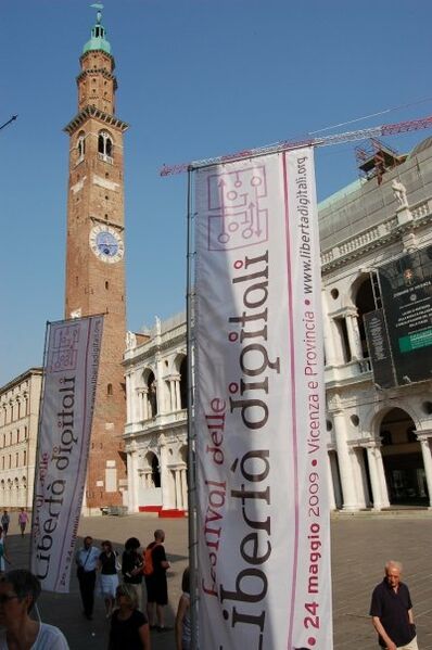 File:Festival libertà digitali bandiere.jpg