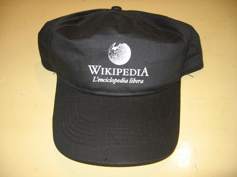 File:Cappellino nero WMI.jpg