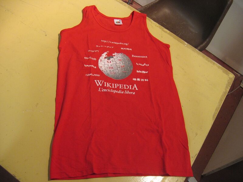 File:Canotta rossa.jpg