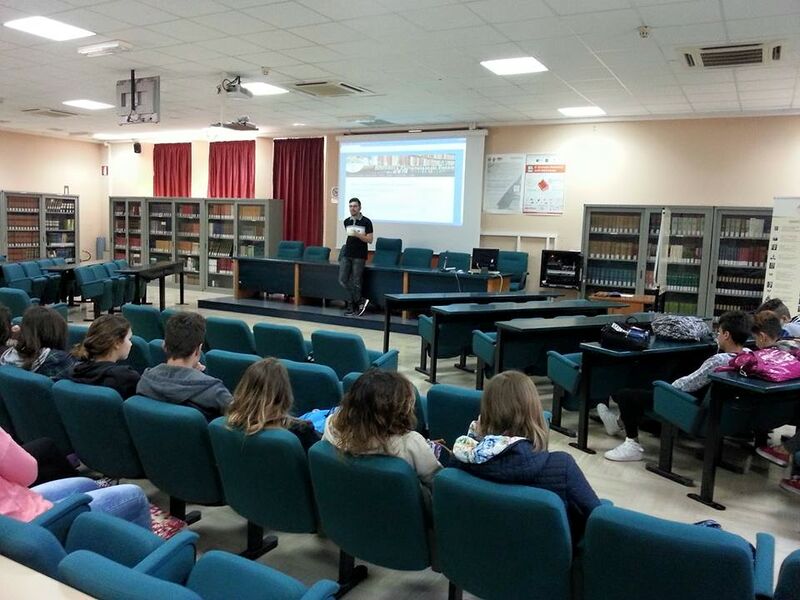 File:Information literacy in biblioteca.jpg