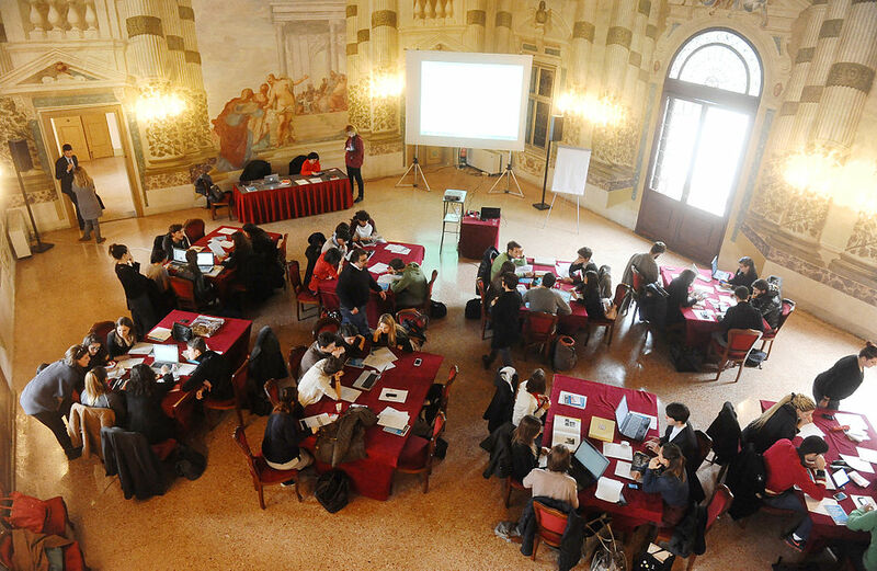 File:Europeana Fashion Editathon 2013 Stra.JPG